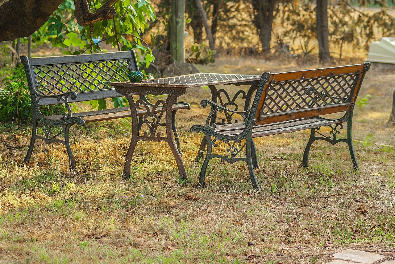table-and-benches-856200_1280.jpg